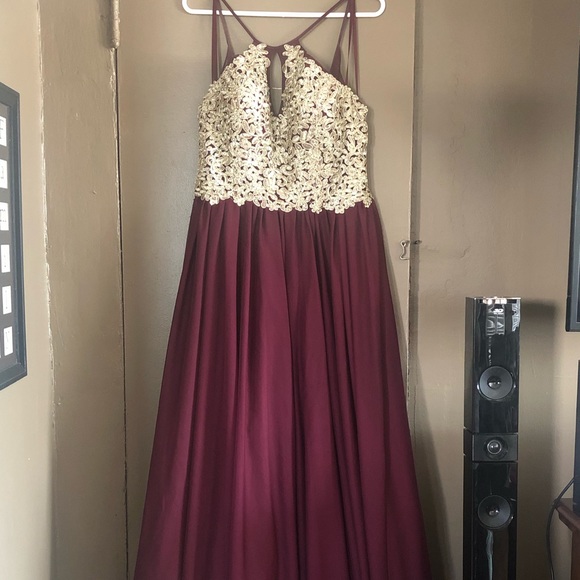 Dress size 15 in new condition. - Picture 5 of 6